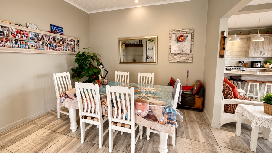 2 Bedroom Property for Sale in Hoogland Western Cape